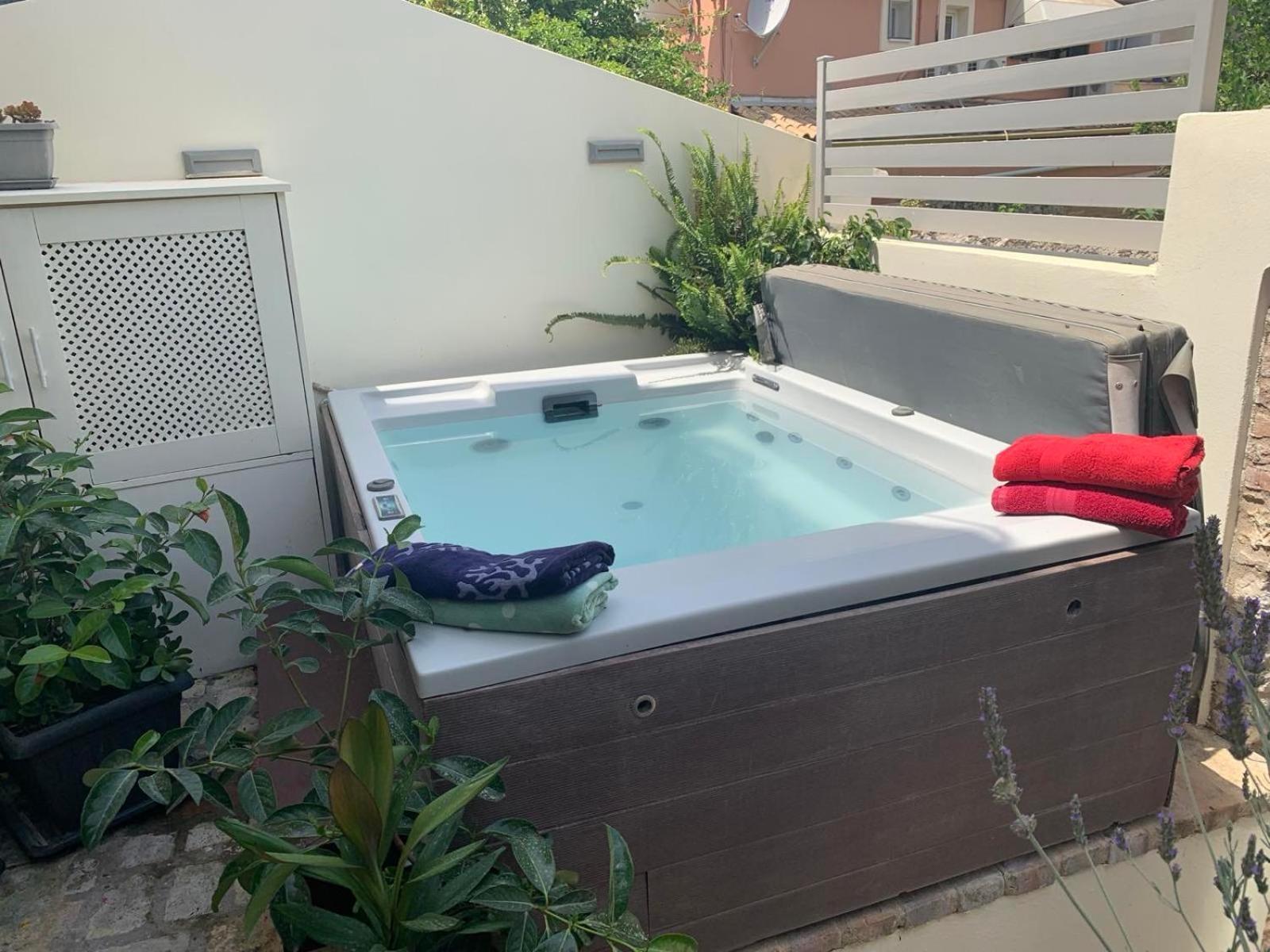 Anemomilos Jacuzzi Suite Corfu  Exteriör bild