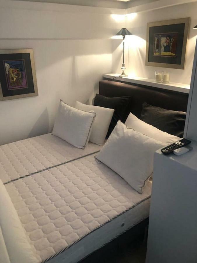 Anemomilos Jacuzzi Suite Corfu  Exteriör bild